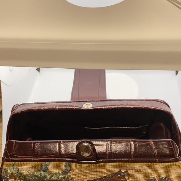 Vintage grained Leather bag with tapestry embroidered front - Picture 8 of 13